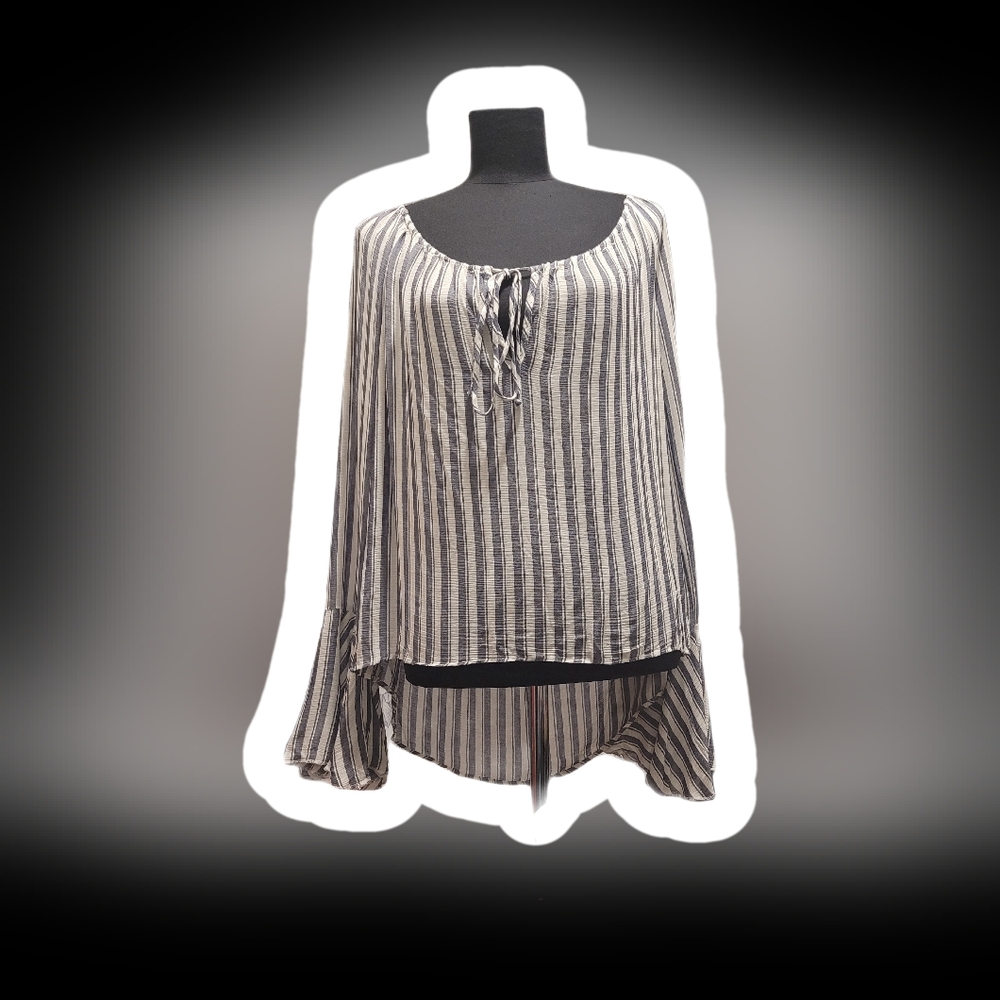 NWOT Ruffle Cold Shoulder Top - Picture 2 of 7